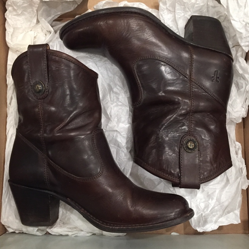 Frye Jackie Button Short Chocolate Brown Booties